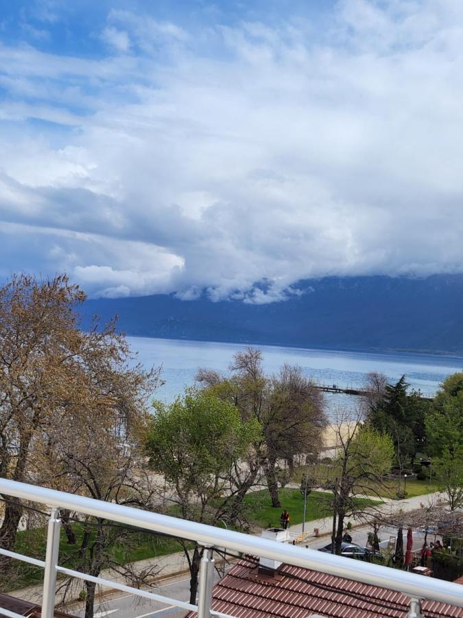 Guesthouse Bimbli Pogradec Exteriör bild