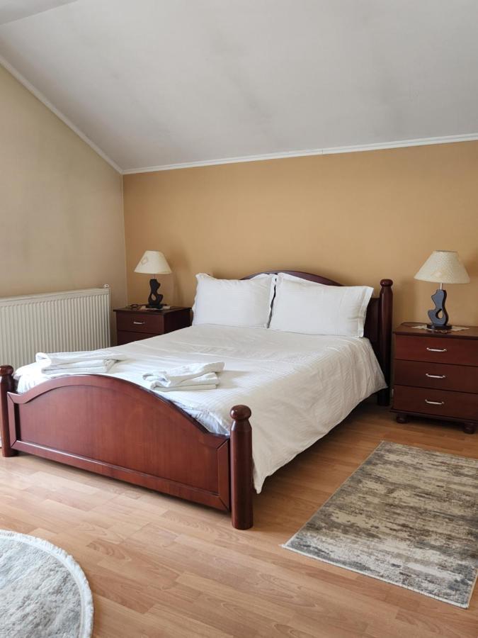 Guesthouse Bimbli Pogradec Exteriör bild