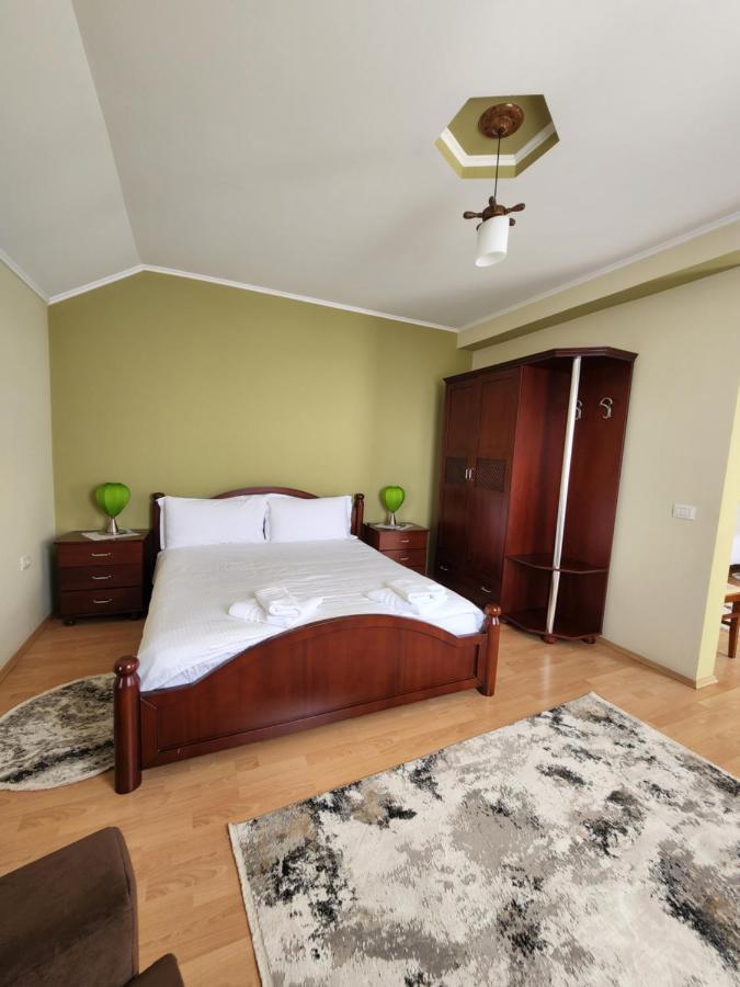 Guesthouse Bimbli Pogradec Exteriör bild