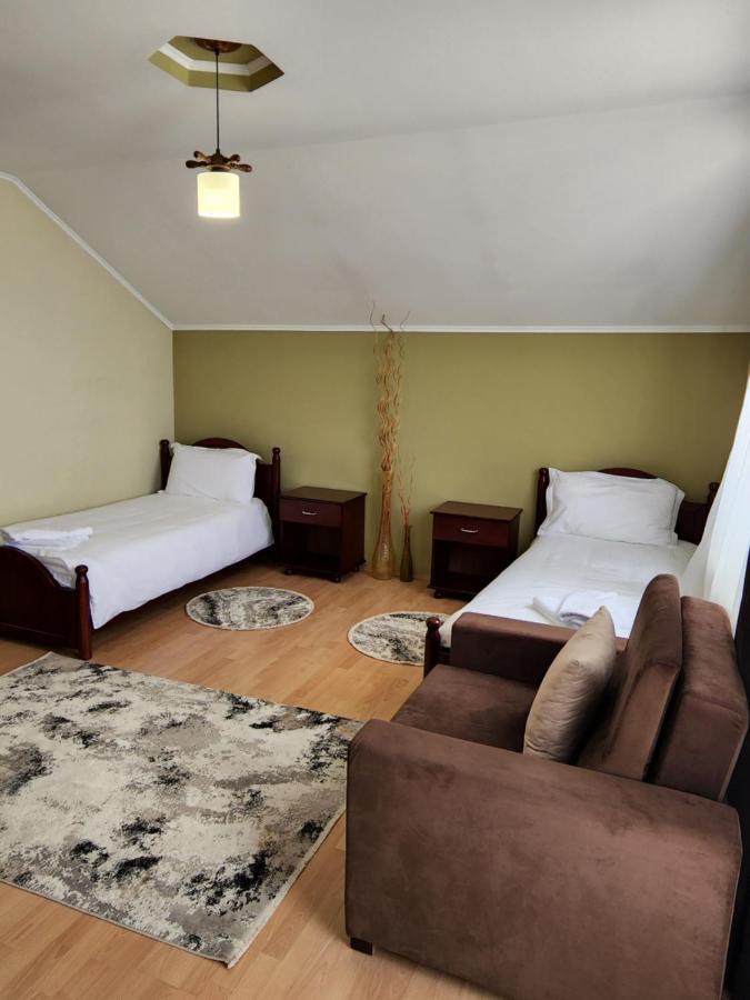 Guesthouse Bimbli Pogradec Exteriör bild