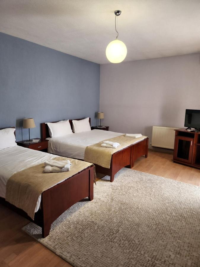 Guesthouse Bimbli Pogradec Exteriör bild