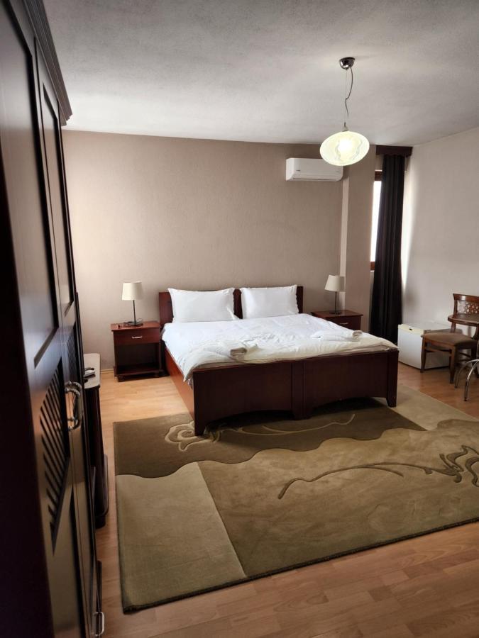 Guesthouse Bimbli Pogradec Exteriör bild