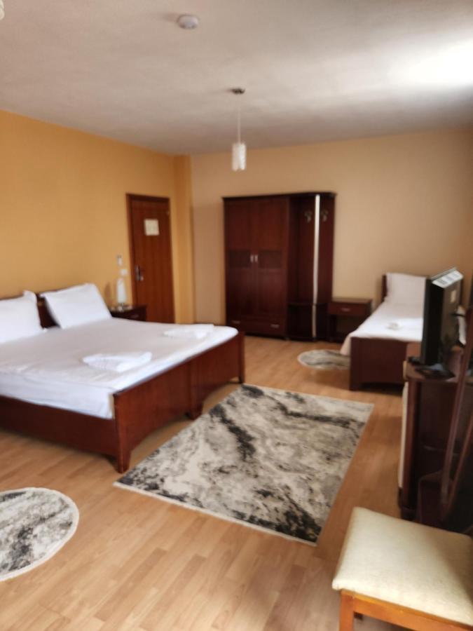 Guesthouse Bimbli Pogradec Exteriör bild