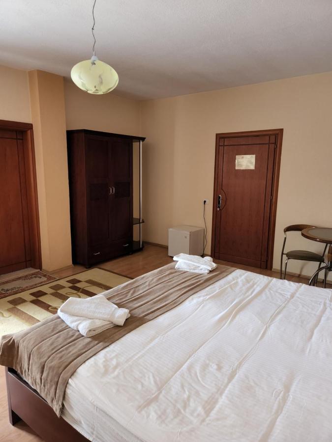 Guesthouse Bimbli Pogradec Exteriör bild