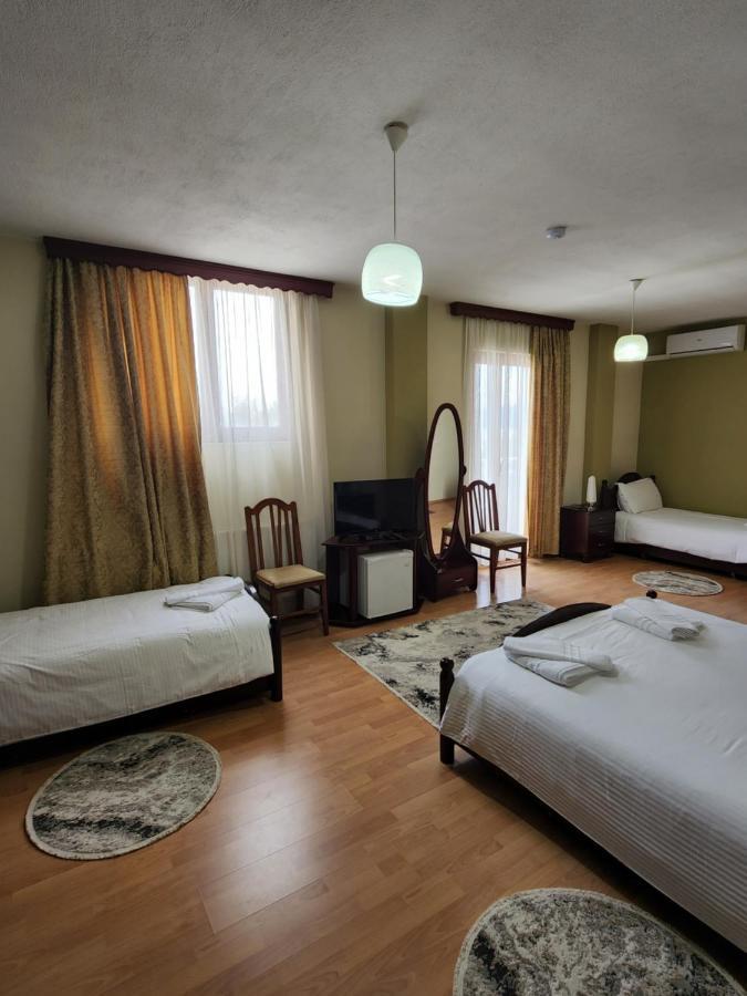 Guesthouse Bimbli Pogradec Exteriör bild