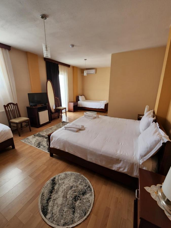 Guesthouse Bimbli Pogradec Exteriör bild