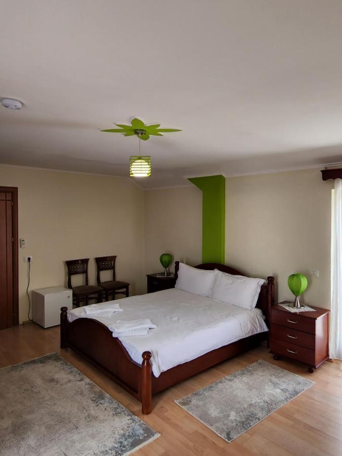 Guesthouse Bimbli Pogradec Exteriör bild
