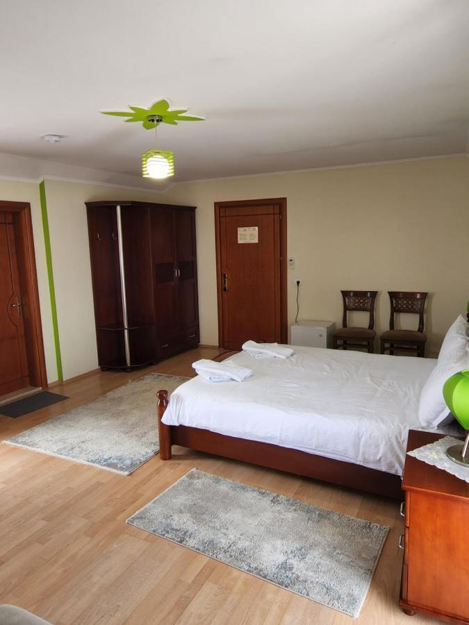 Guesthouse Bimbli Pogradec Exteriör bild