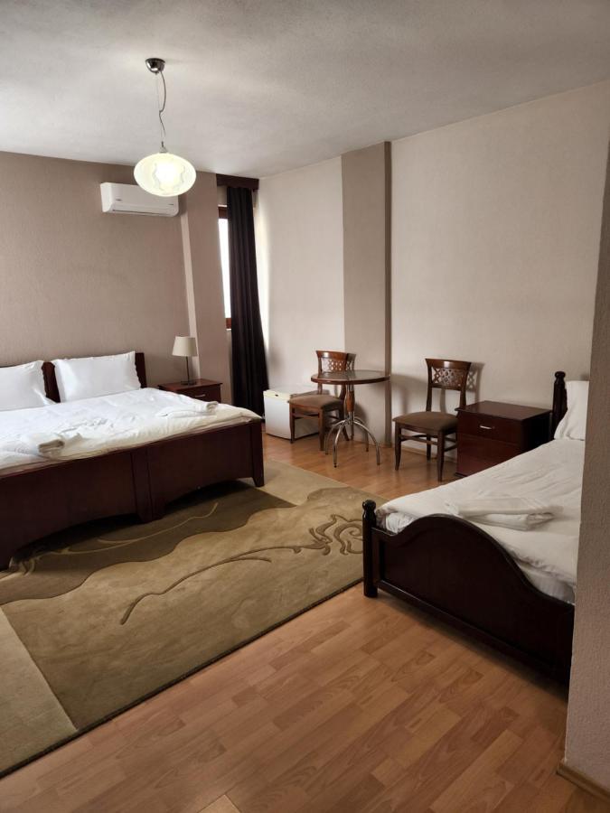 Guesthouse Bimbli Pogradec Exteriör bild