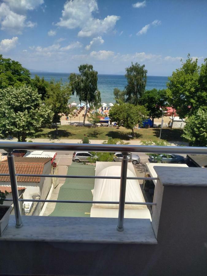 Guesthouse Bimbli Pogradec Exteriör bild